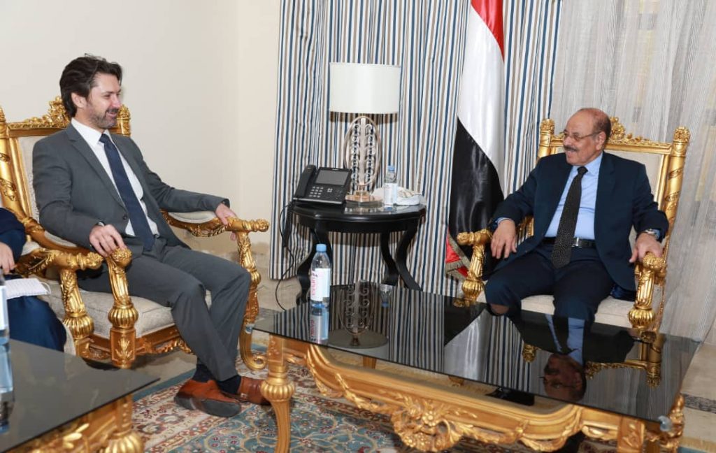 نائب الرئيس اليمني: تنفيذ اتفاق الرياض وآلية تسريعه يمثل أهمية كبيرة في لملمة صفوف اليمنيين