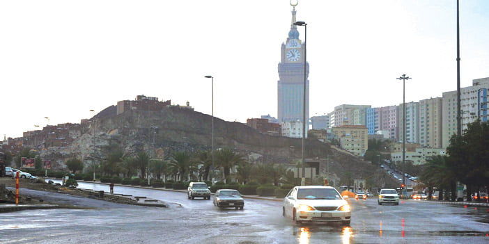 تقلبات طقس في مكة .. أمطار غزيرة وأتربة وتساقط برد وشبه انعدام في الرؤية