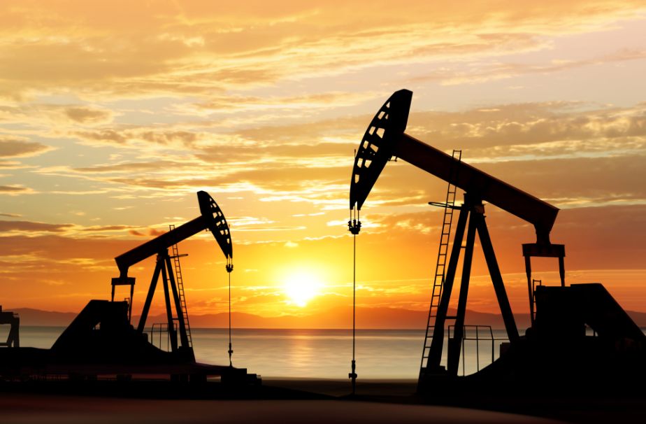 النفط يهوي بأكثر من 10% وسط مخاوف من المتحور الجديد