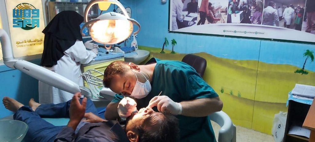 عيادات مركز الملك سلمان للإغاثة تقدم خدماتها الطبية لأكثر من 400 مريض في مخيم الزعتري