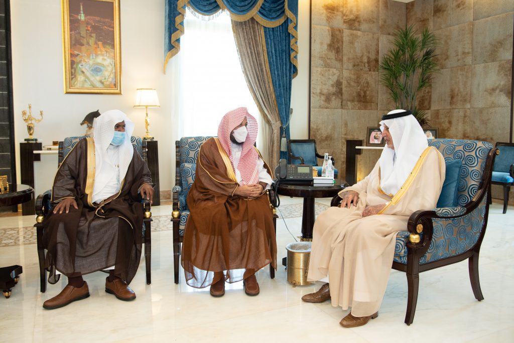 أمير مكة المكرمة يتسلم تقريرًا عن أعمال “هيئة الأمر بالمعروف” بالمنطقة