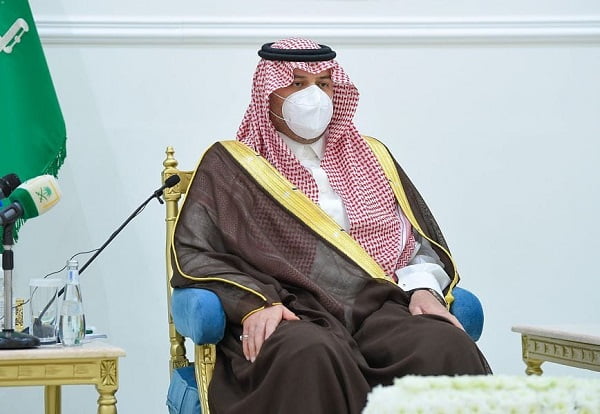 فيصل بن عبدالعزيز يستقبل المواطنين في جلسته المسائية في ديوان الإمارة بعرعر