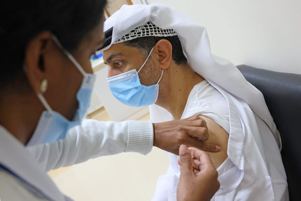 الإمارات.. تطعيم جميع السكان بالجرعة الأولى من لقاح كورونا
